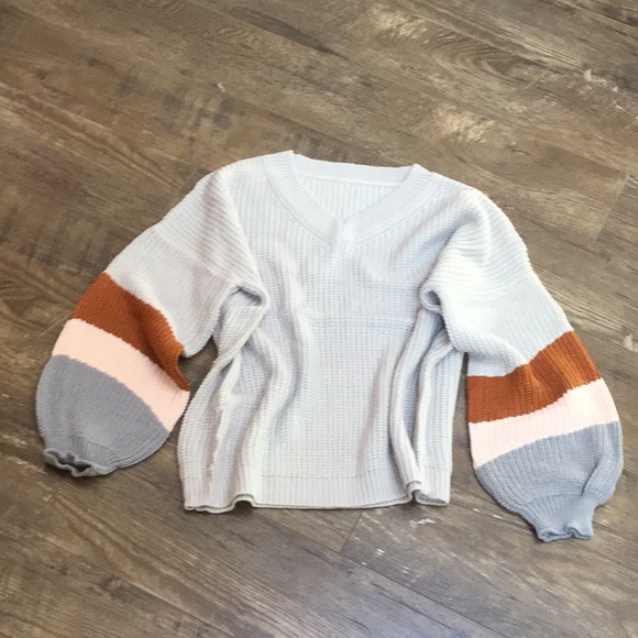 Billow sleeve V-Neck Sweater - Picture 5 of 5